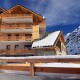 s�sz�ll�s: Le Crystal residence